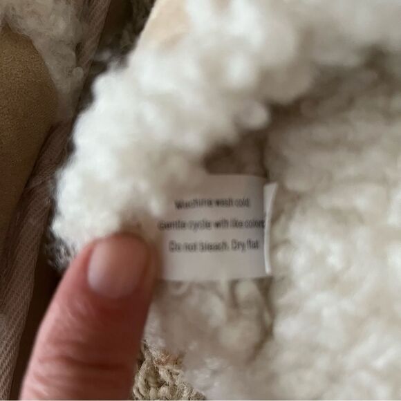 Alfani fuzzy tan slippers Sz Small NWOT - Picture 5 of 9